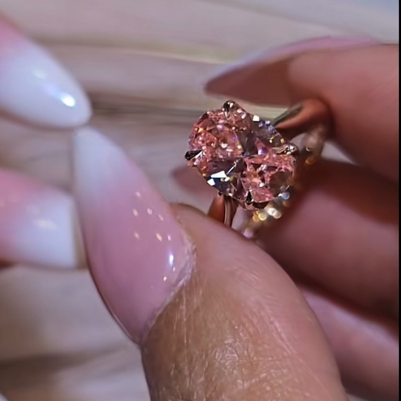 Lab grown pink oval ring - Picture 4 of 8